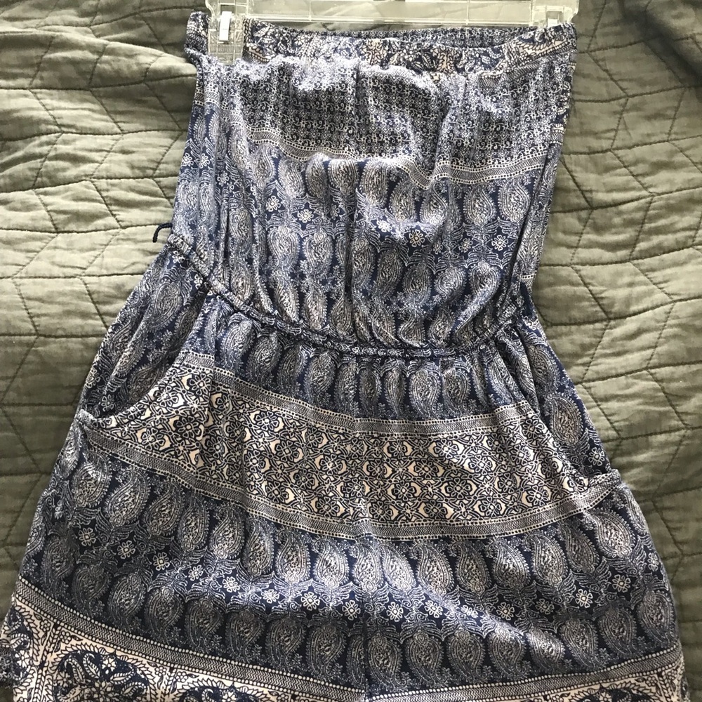 Strapless patterned romper